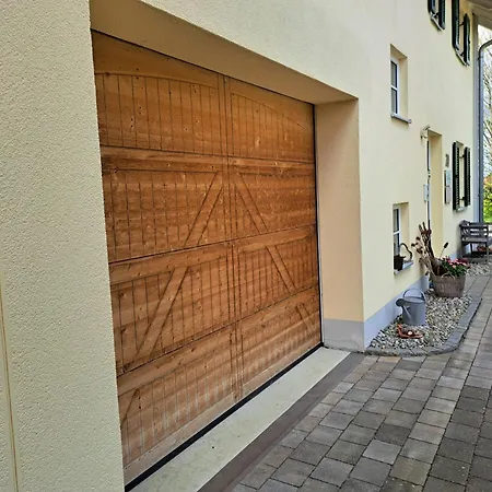 Allgaeublick Am Radweg Mit Fahrradgarage Und Garten Lachen