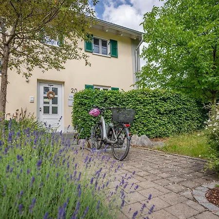 Allgaeublick Am Radweg Mit Fahrradgarage Und Garten Lachen